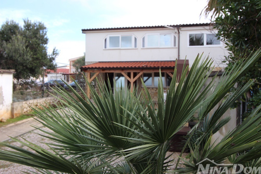 Immobile seconda fila mare con bellissimo giardino