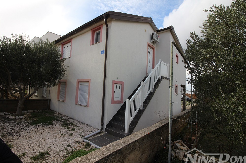 Immobile seconda fila mare con bellissimo giardino