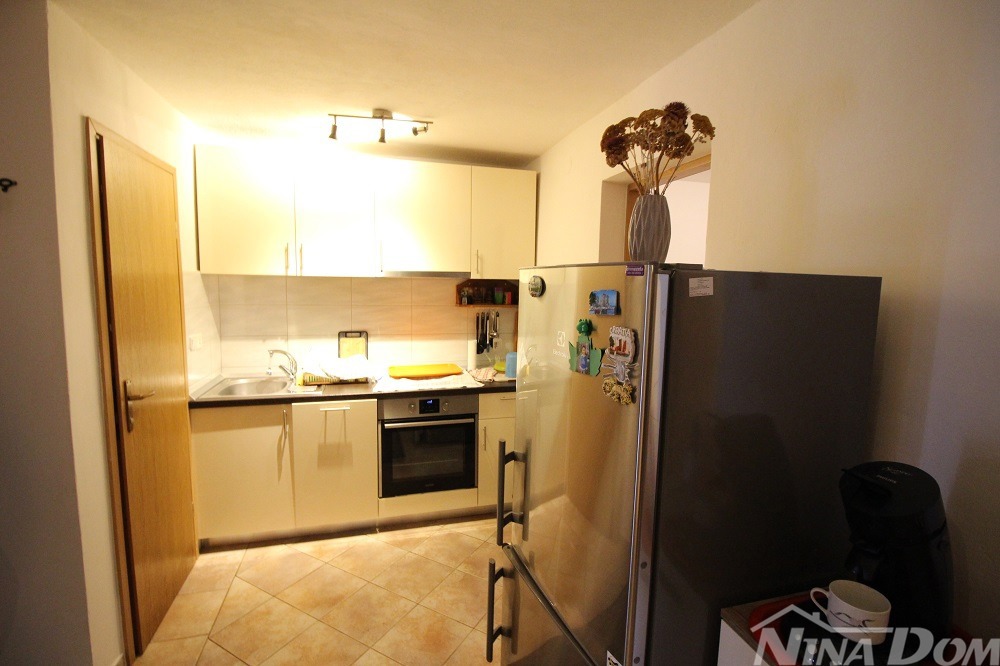 Immobile seconda fila mare con bellissimo giardino