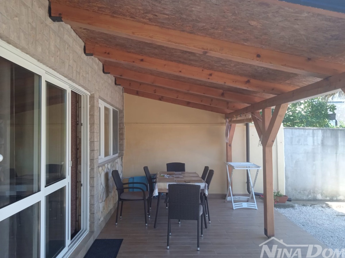 Immobile seconda fila mare con bellissimo giardino