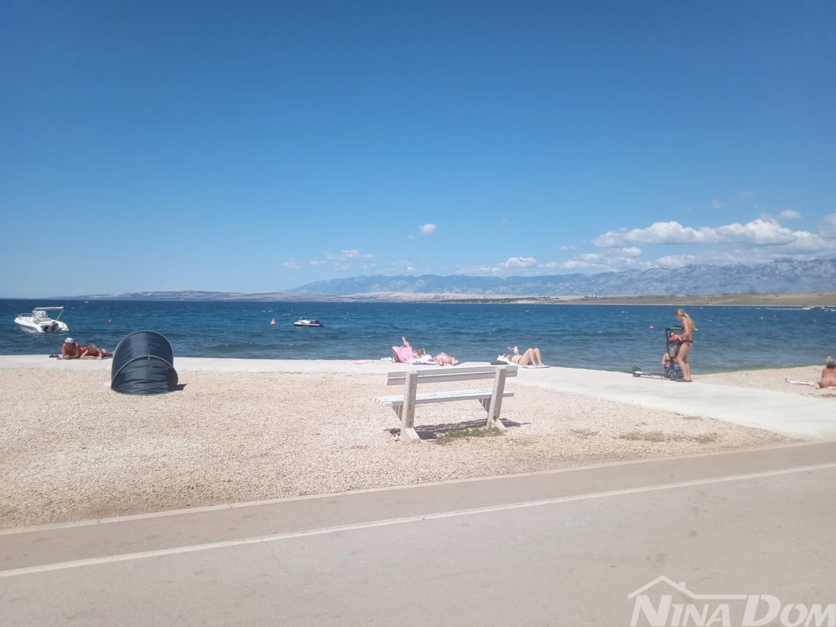 Immobile seconda fila mare con bellissimo giardino