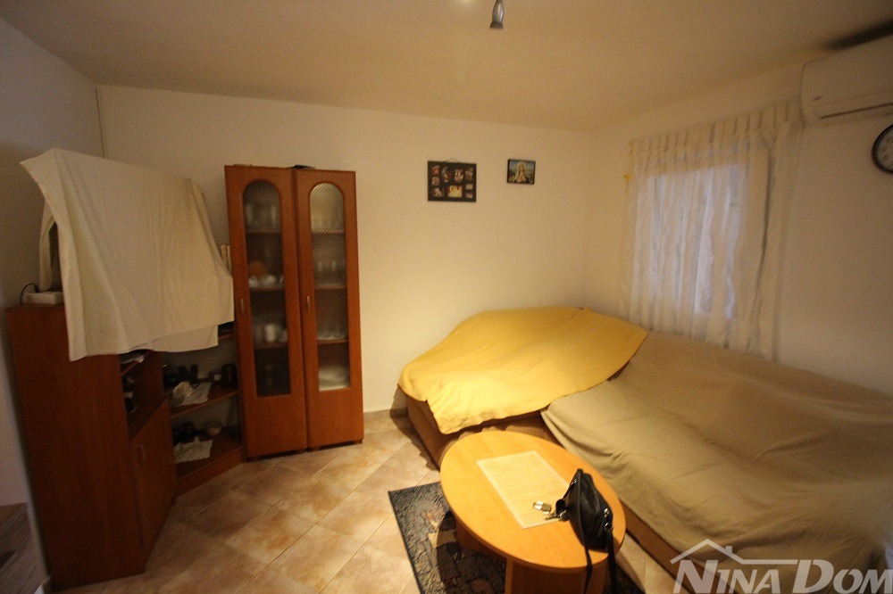 Immobile seconda fila mare con bellissimo giardino