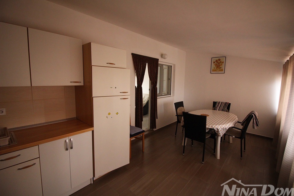 Immobile seconda fila mare con bellissimo giardino