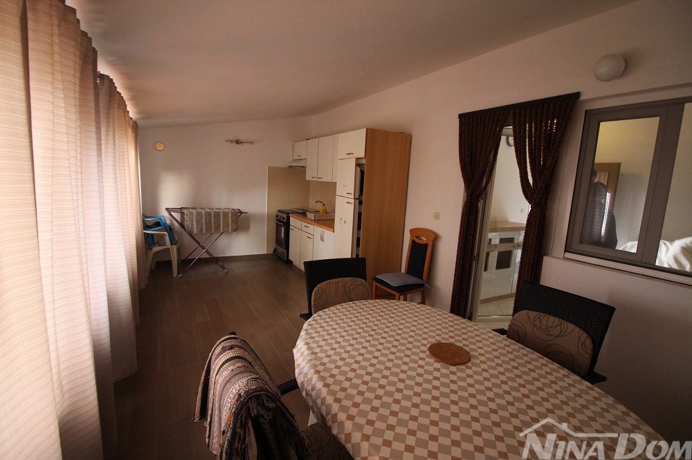 Immobile seconda fila mare con bellissimo giardino