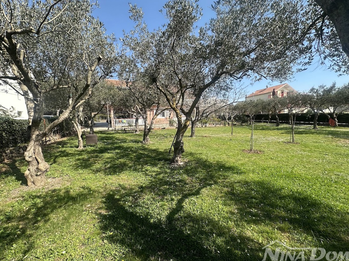 Dalmazia – Casa d’investimento con 7 appartamenti e ampio terreno