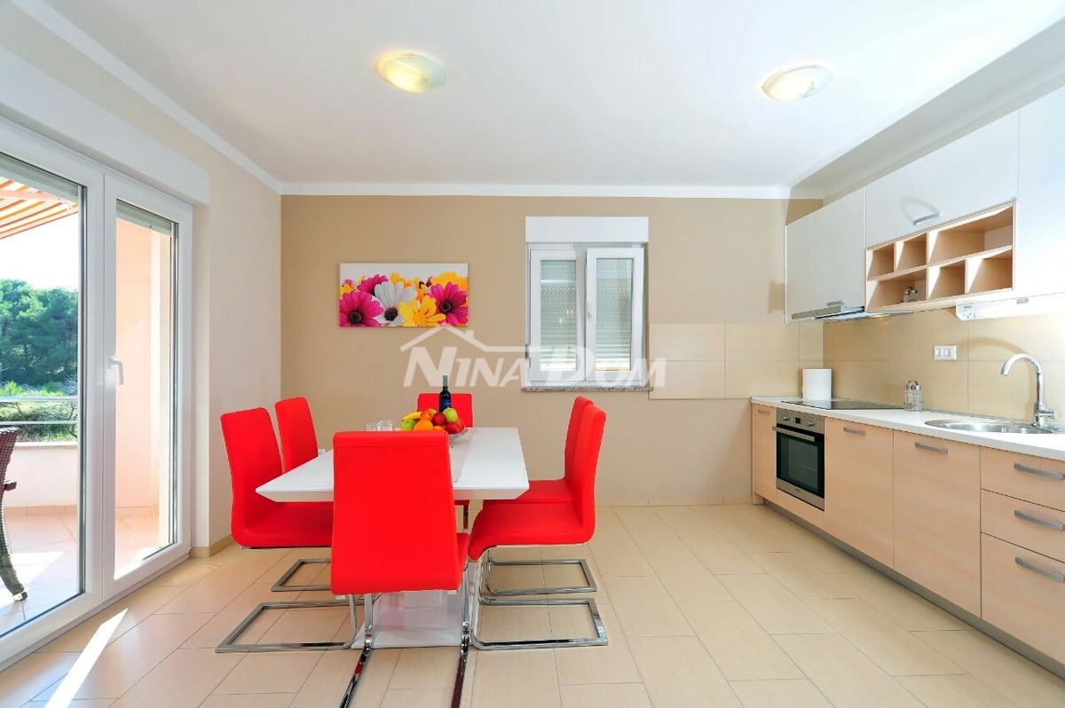 Casa mediterranea con piscina e due appartamenti a Zara "Investimento ideale!"