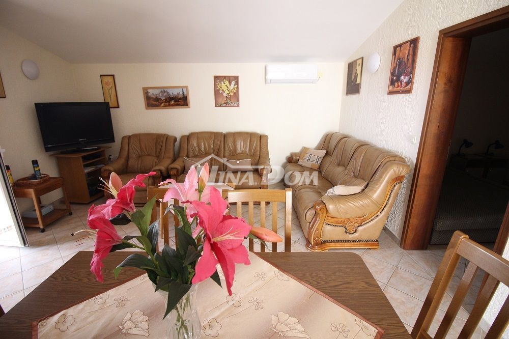 proprietà indipendente lato sud a 120 metri dalla spiaggia