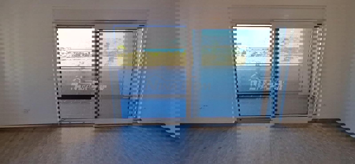 Nuovo edificio, piano terra, giardino, spiaggia Prezid 260 m. (acqua e fognatura)