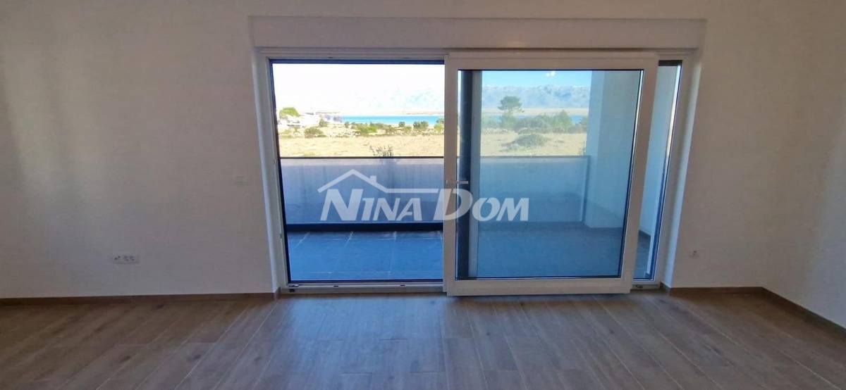 Nuovo edificio, piano terra, giardino, spiaggia Prezid 260 m. (acqua e fognatura)