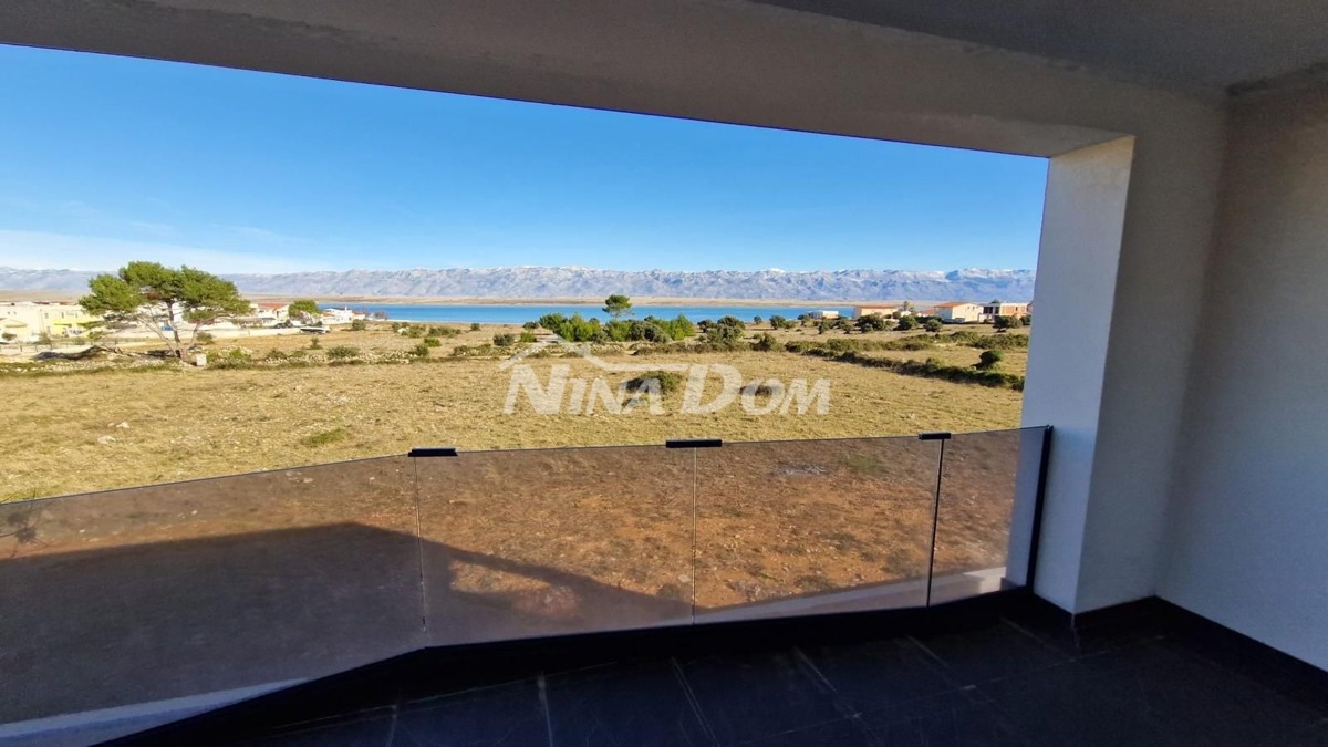 Nuovo edificio, piano terra, giardino, spiaggia Prezid 260 m. (acqua e fognatura)