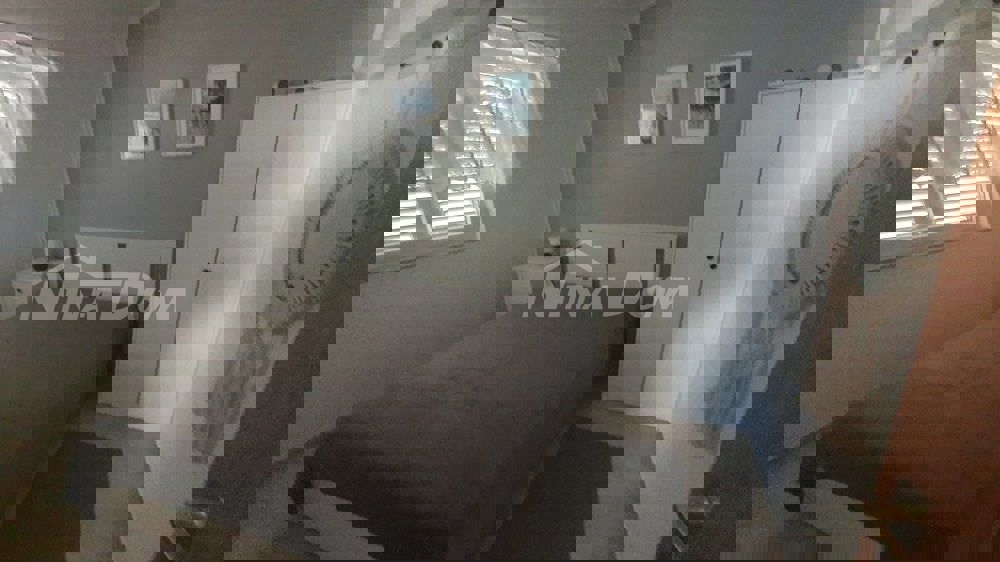 Proprietà familiare con due appartamenti con tre camere da letto, vicino al centro.