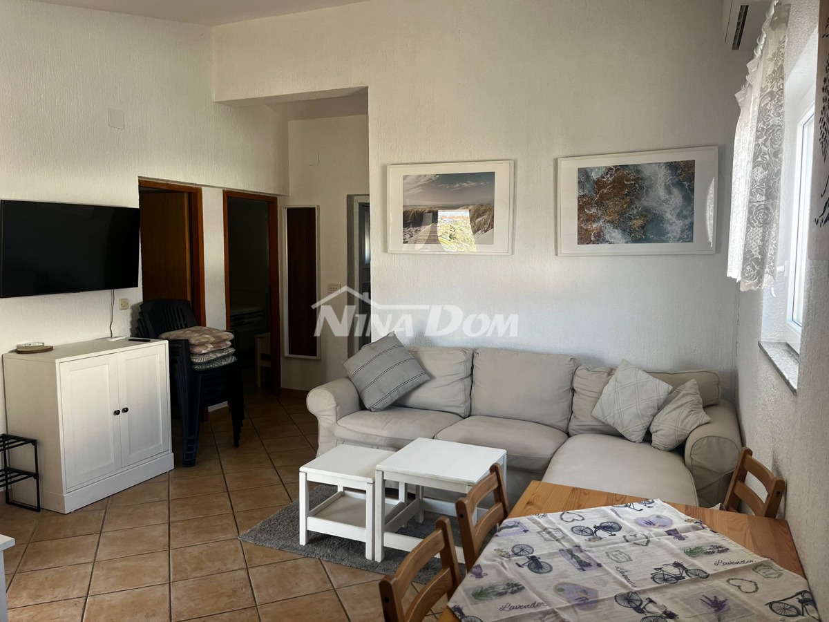 Proprietà familiare con due appartamenti con tre camere da letto, vicino al centro.