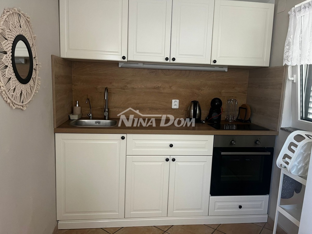 Proprietà familiare con due appartamenti con tre camere da letto, vicino al centro.