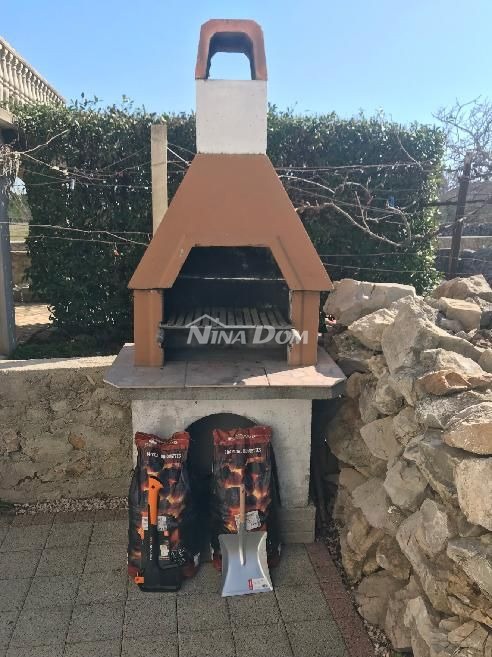 Proprietà familiare con due appartamenti con tre camere da letto, vicino al centro.