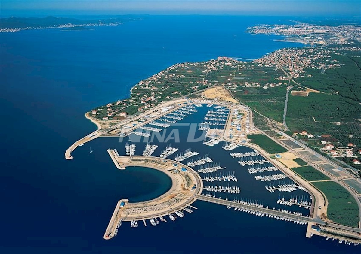 Attraente terreno vicino al porto turistico - Punta Bibinje, a 350 metri dal mare