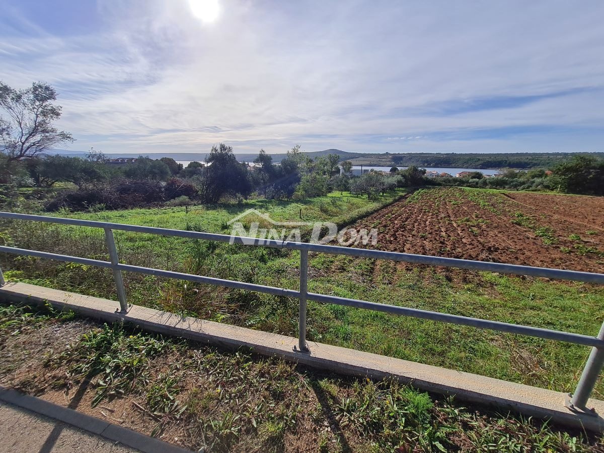 Terreno edificabile a Posedarje, a 600 metri dal mare con vista panoramica