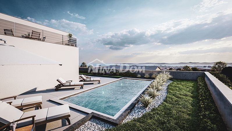 In Vendita! Terreno con Permesso di Costruzione e Vista Panoramica