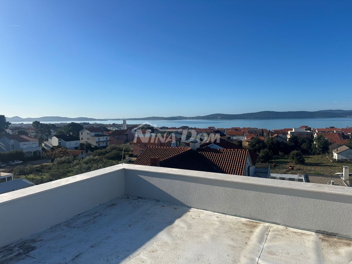 Appartamento bilocale (80 m²) con terrazza sul tetto (91 m²) a Zadar-Bibinje