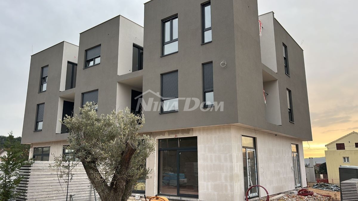 Appartamento bilocale (80 m²) con terrazza sul tetto (91 m²) a Zadar-Bibinje