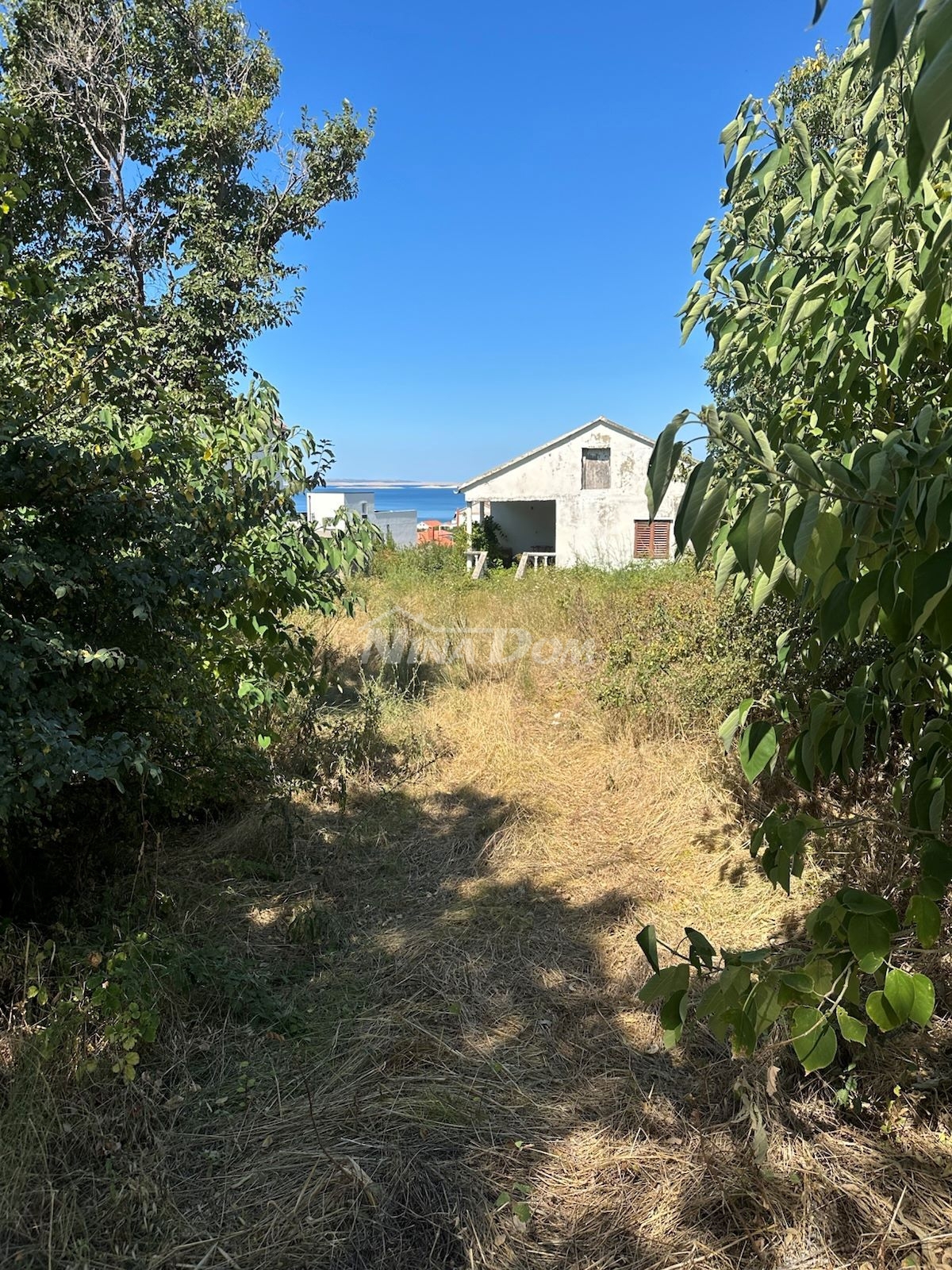 Casa in vendita, da ristrutturare completamente, su un terreno di 1483m².