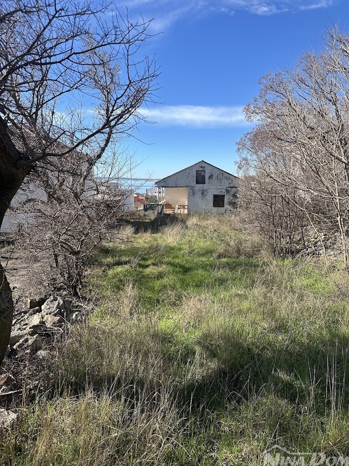 Casa in vendita, da ristrutturare completamente, su un terreno di 1483m².