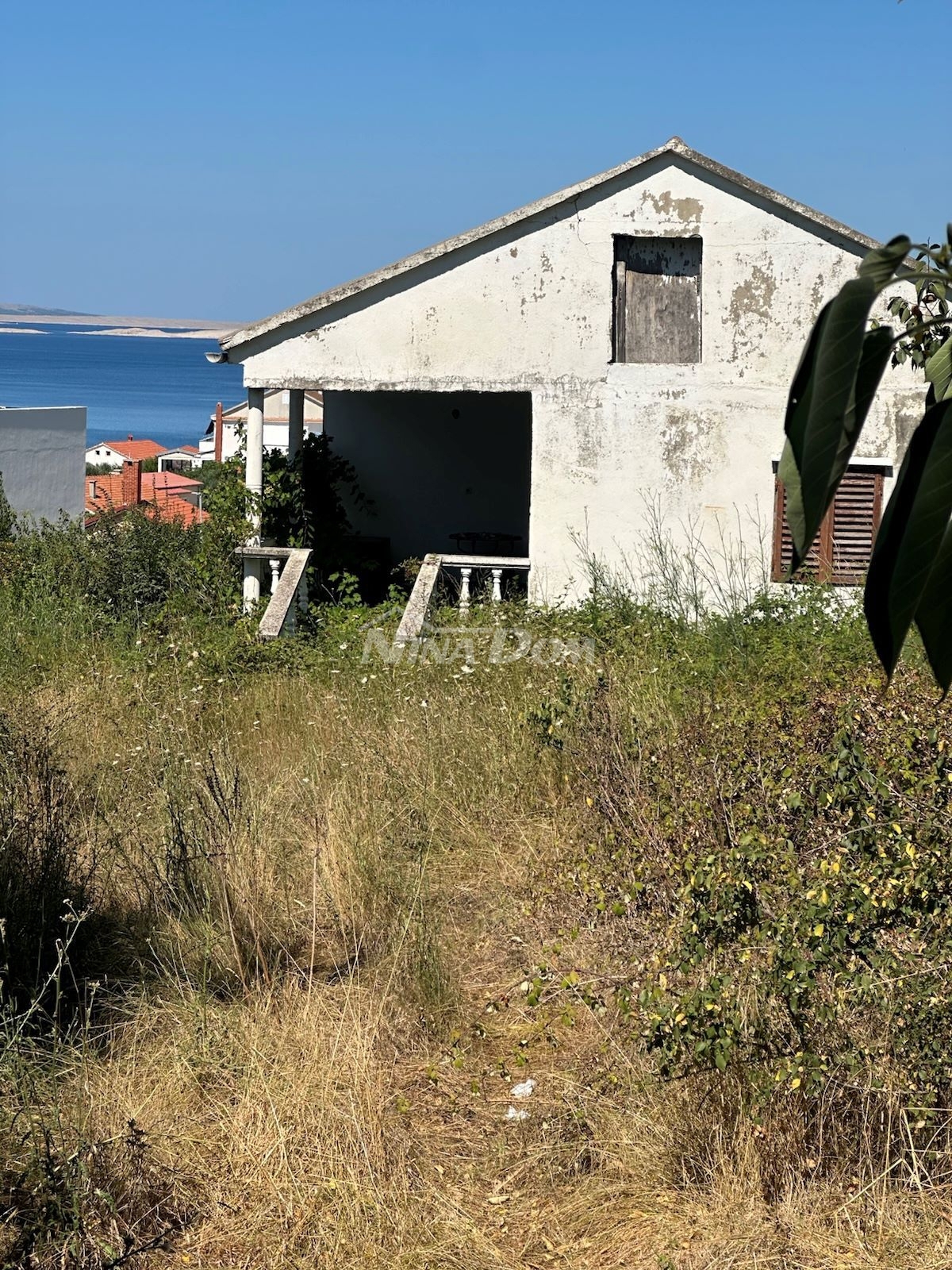 Casa in vendita, da ristrutturare completamente, su un terreno di 1483m².