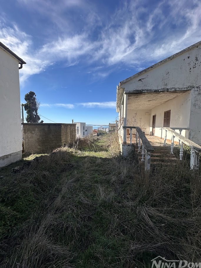 Casa in vendita, da ristrutturare completamente, su un terreno di 1483m².