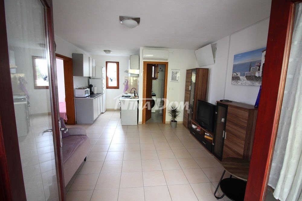 Appartamento con due camere da letto sul lato sud di Vir, primo piano