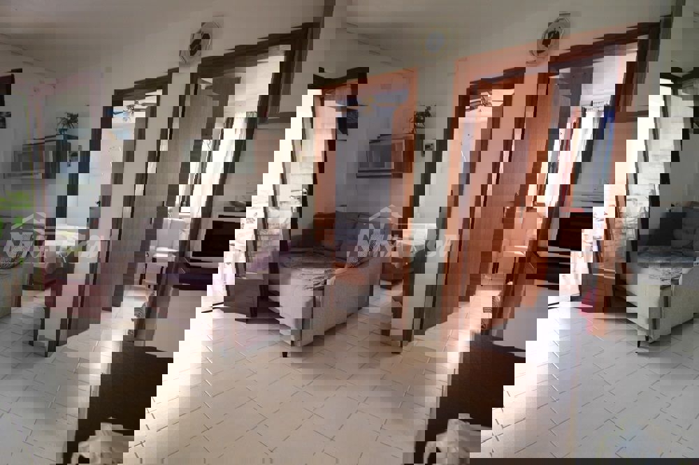Appartamento con due camere da letto sul lato sud di Vir, primo piano