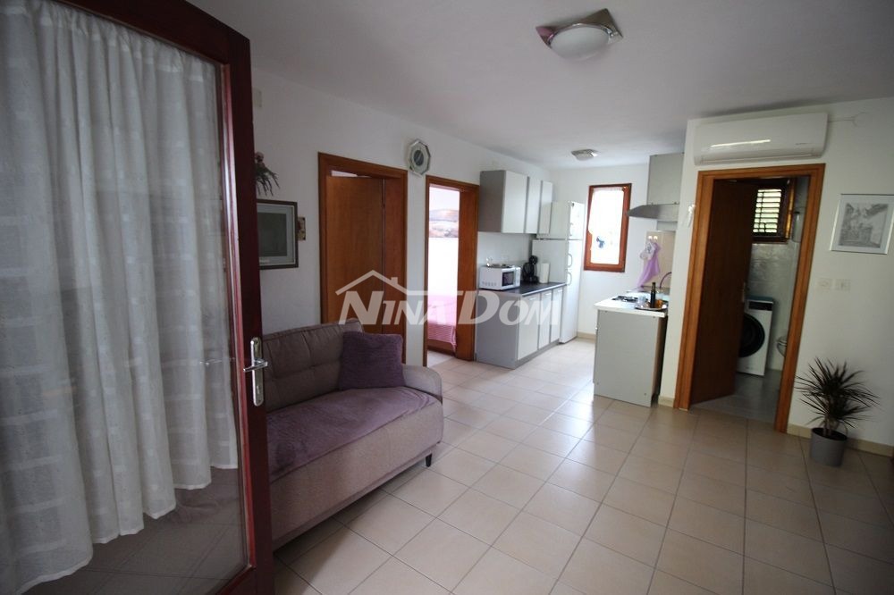 Appartamento con due camere da letto sul lato sud di Vir, primo piano