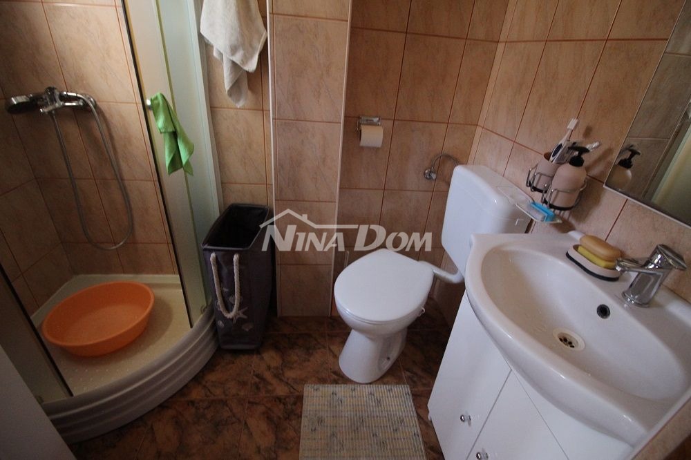 Proprietà familiare in una bellissima posizione, lato sud a 70 m. dal mare