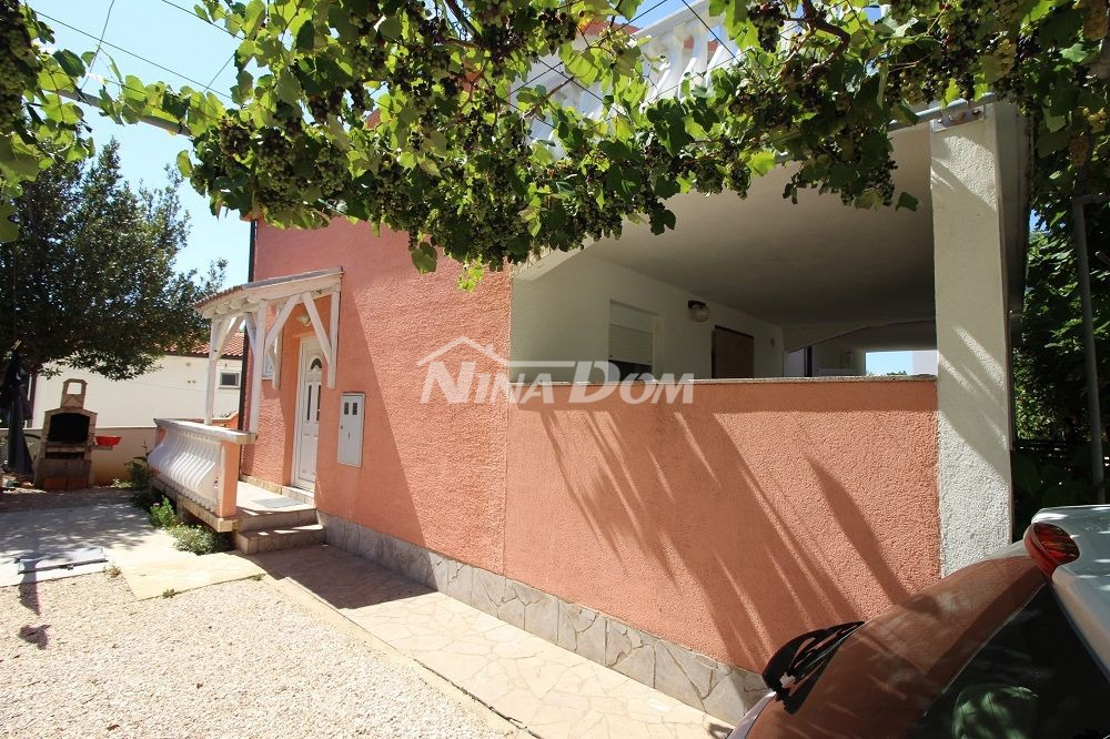 Proprietà familiare in una bellissima posizione, lato sud a 70 m. dal mare