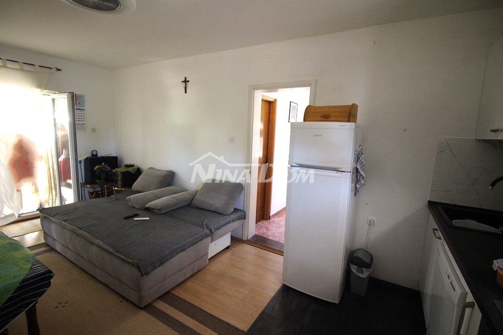 Proprietà familiare in una bellissima posizione, lato sud a 70 m. dal mare