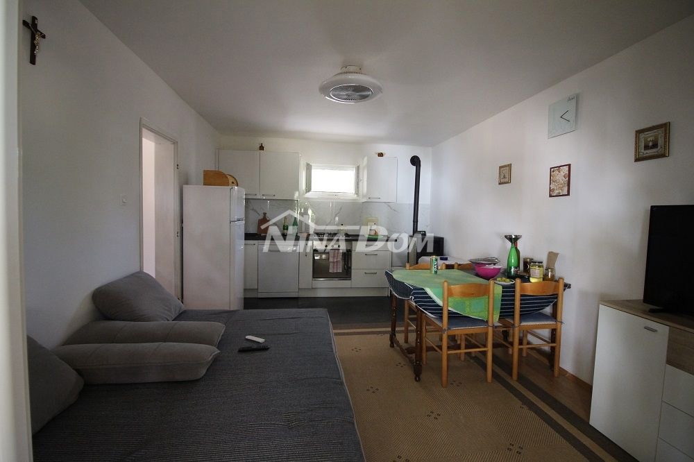 Proprietà familiare in una bellissima posizione, lato sud a 70 m. dal mare