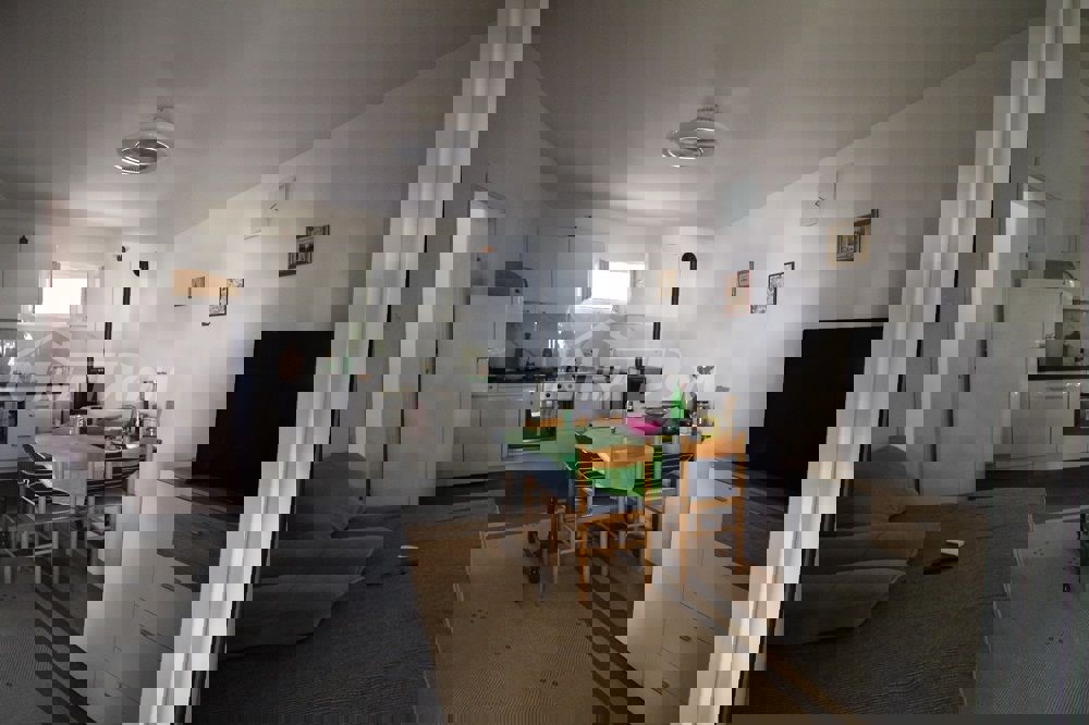 Proprietà familiare in una bellissima posizione, lato sud a 70 m. dal mare