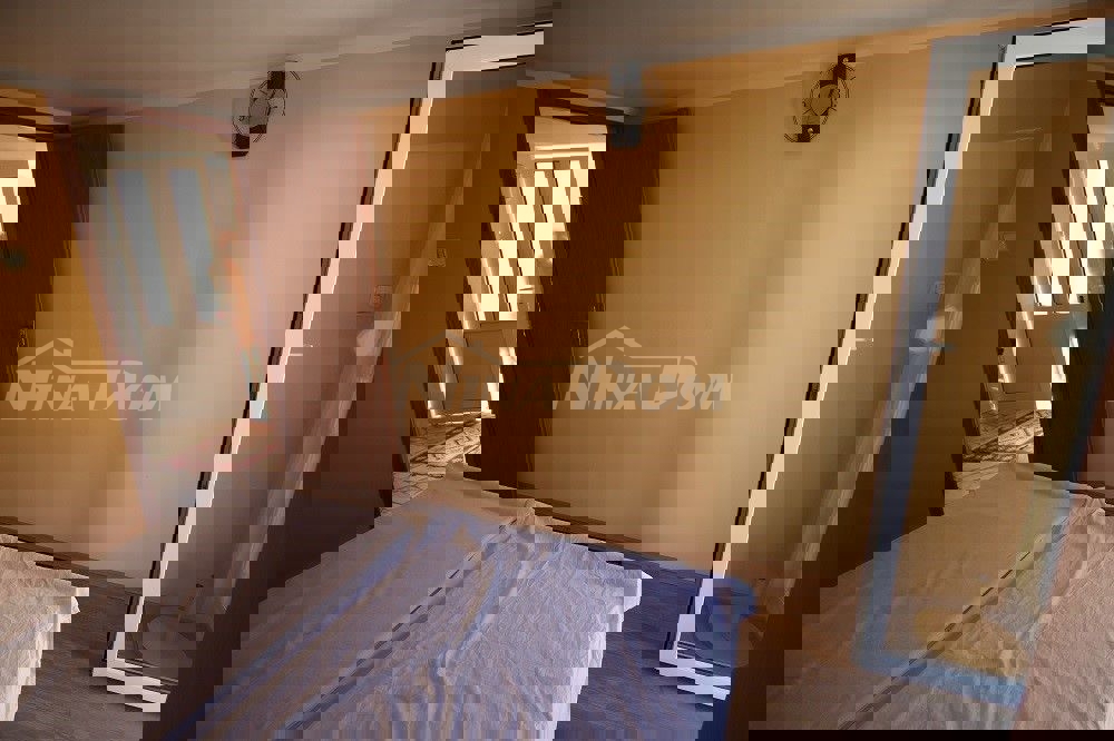 Proprietà familiare in una bellissima posizione, lato sud a 70 m. dal mare