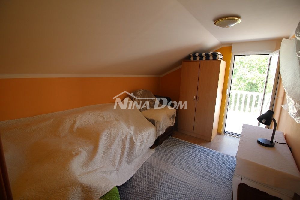 Proprietà familiare in una bellissima posizione, lato sud a 70 m. dal mare