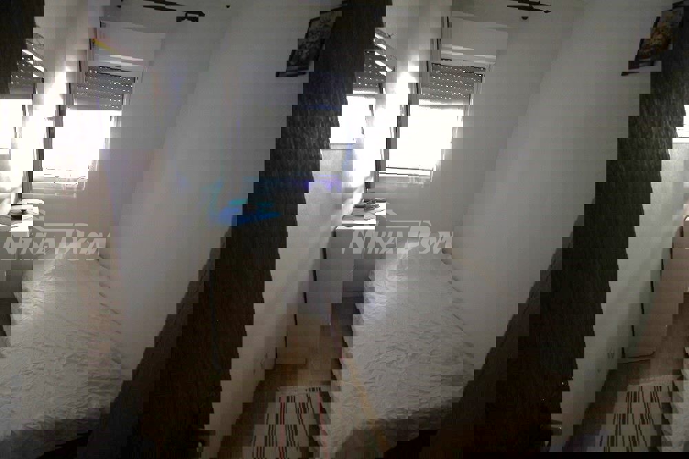 Proprietà familiare in una bellissima posizione, lato sud a 70 m. dal mare