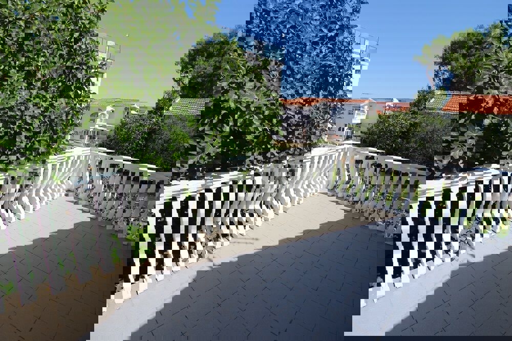 Proprietà familiare in una bellissima posizione, lato sud a 70 m. dal mare