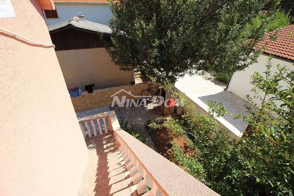 Proprietà familiare in una bellissima posizione, lato sud a 70 m. dal mare