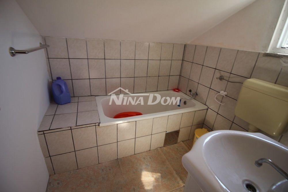 Proprietà familiare in una bellissima posizione, lato sud a 70 m. dal mare