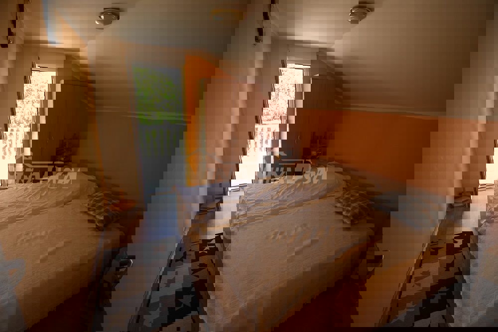 Proprietà familiare in una bellissima posizione, lato sud a 70 m. dal mare