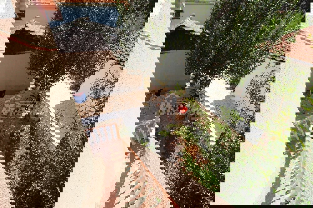 Proprietà familiare in una bellissima posizione, lato sud a 70 m. dal mare