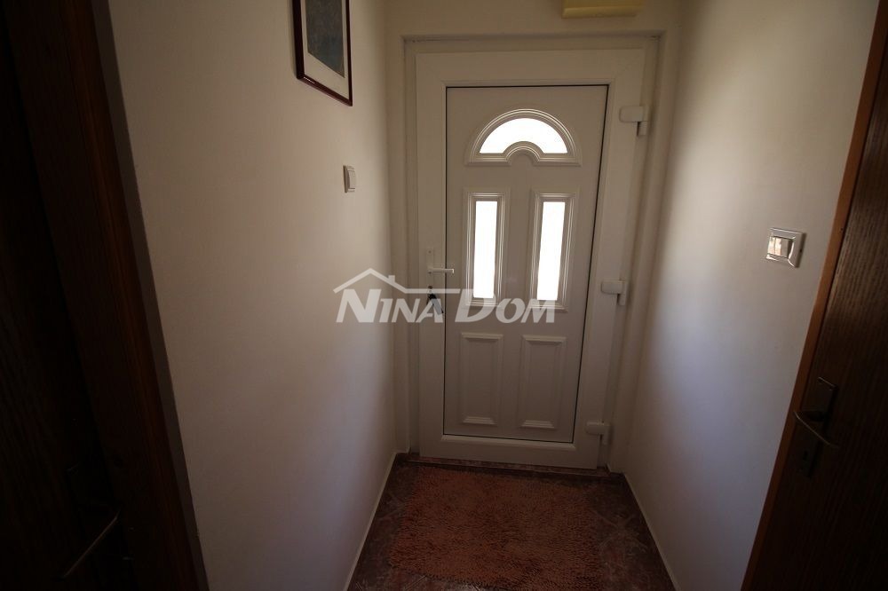 Proprietà familiare in una bellissima posizione, lato sud a 70 m. dal mare