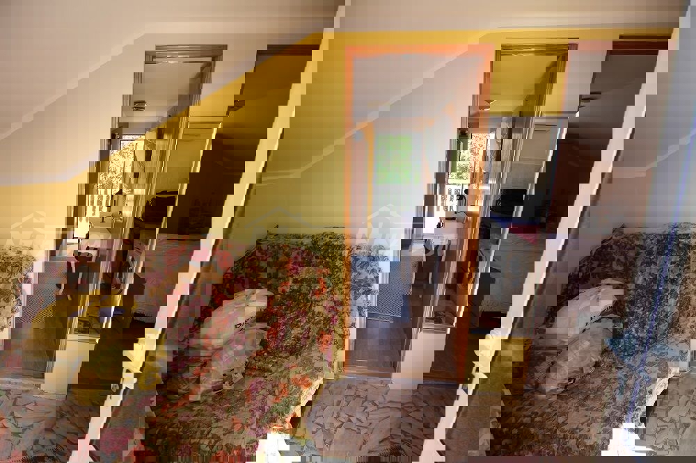 Proprietà familiare in una bellissima posizione, lato sud a 70 m. dal mare