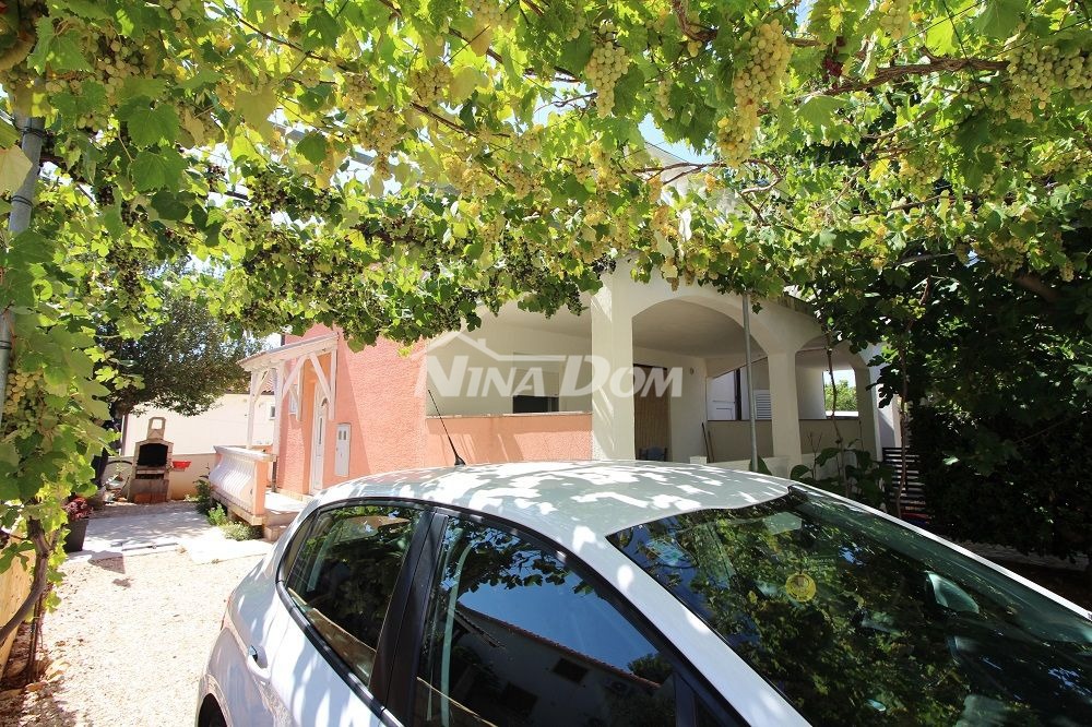 Proprietà familiare in una bellissima posizione, lato sud a 70 m. dal mare