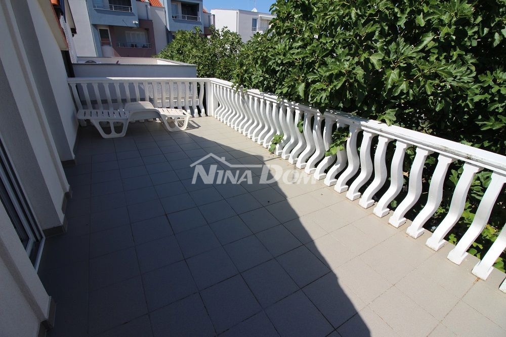 Proprietà familiare in una bellissima posizione, lato sud a 70 m. dal mare