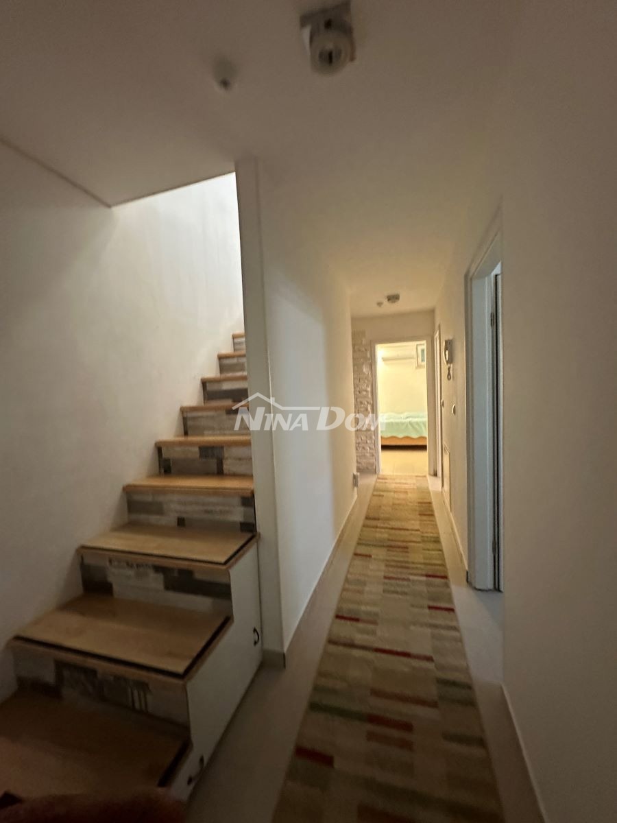 Zara – Ampio Appartamento Duplex con Giardino, Terrazza + 2 Posti Auto