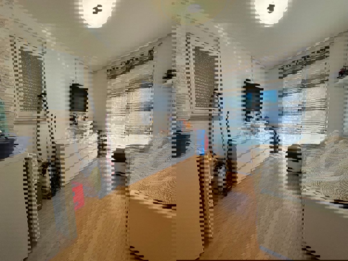 Zara – Ampio Appartamento Duplex con Giardino, Terrazza + 2 Posti Auto