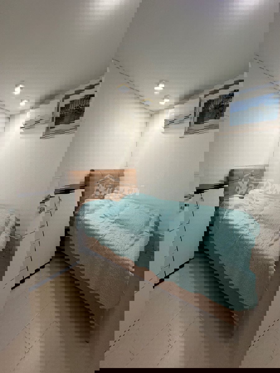 Zara – Ampio Appartamento Duplex con Giardino, Terrazza + 2 Posti Auto